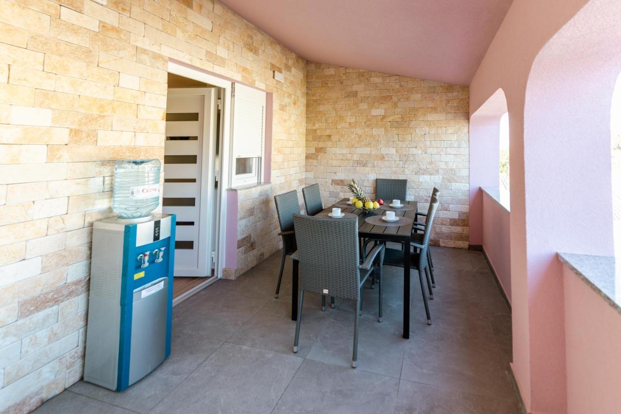 Apartman Laura Vir Εξωτερικό φωτογραφία
